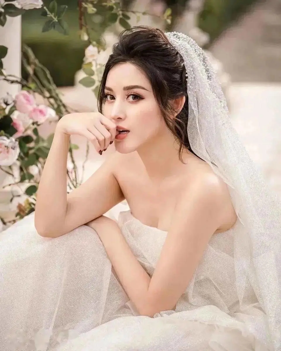 徐帆的爱情故事:4年王志文,终嫁冯小刚,她是精明还是冒险