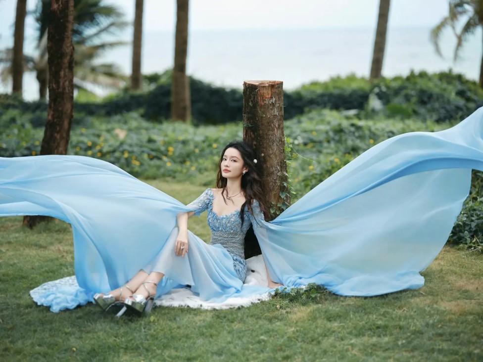 明星AI分身Flora： 演唱会破局