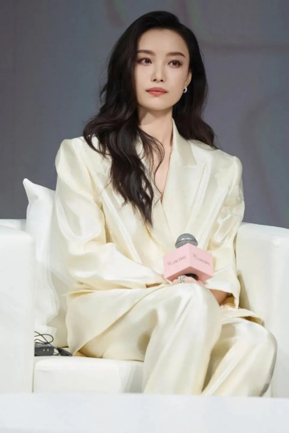 四川岳池县多名教师曝被欠薪欠缴社保，数千万学费被填房地产窟窿