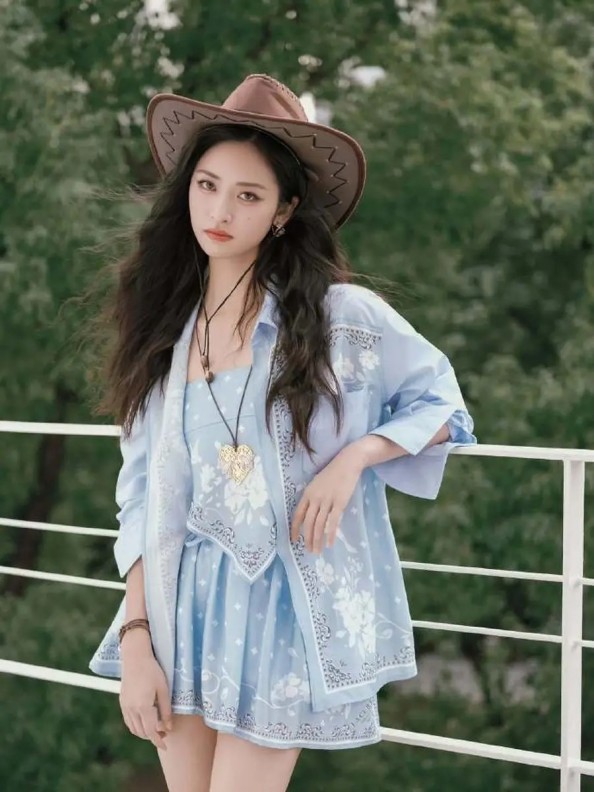 一口气刷完6集，这年度爽剧太顶了