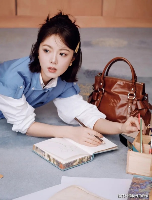 肖恩·贝克执导短片《戏剧》发布预告 杨紫琼分饰五角致敬《瞬息全宇宙》