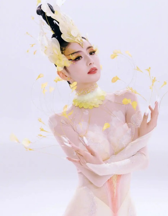 欧阳娜娜过年拿红包之前要给长辈“演讲”，用吉祥话换压岁钱