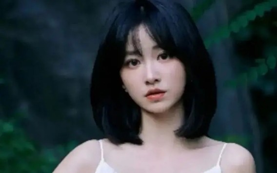 刘晓庆三亚直播：滤镜里的“少女幻象”与真实的生命力