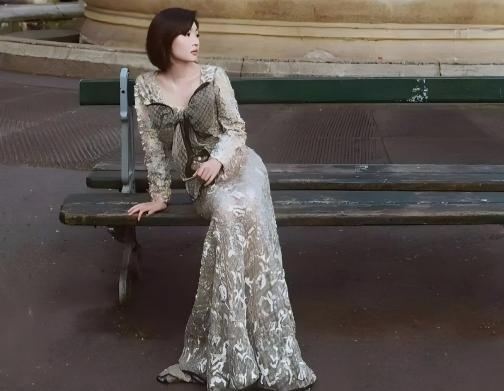 董璇吐槽张维伊：没看婚前协议直接签字，头婚确实容易头昏