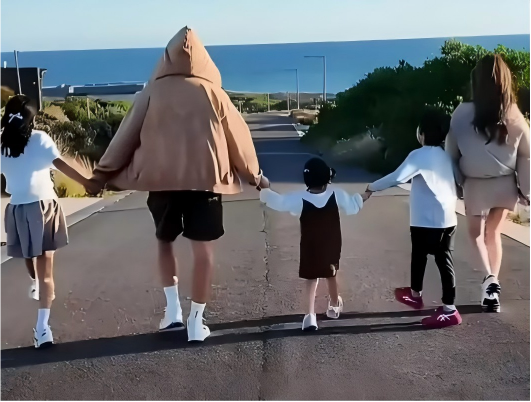 谢娜加入战局控诉薛之谦，自身反遭嘲讽，网友：五十步笑一百步